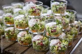 salate-im-glas-cremiges-dressing-fingerfood